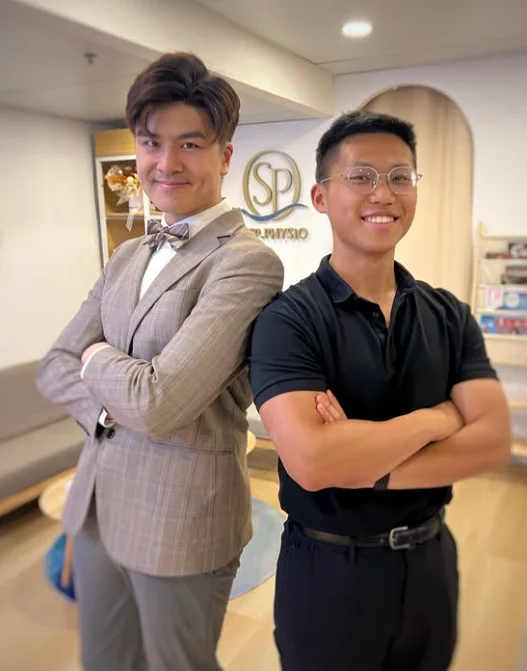 OSP兩位物理治療師Matthew及Gerald在旺角診所合照